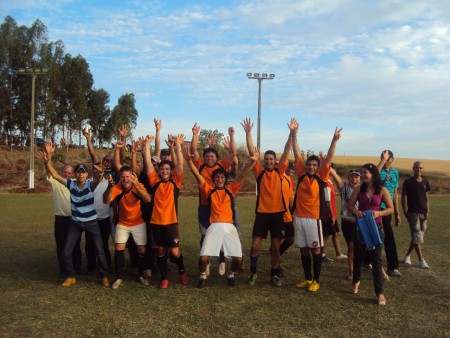 Time do Grêmio União Comemorando seu Tetracampeonato no torneio da Fazenda Boa Esperança